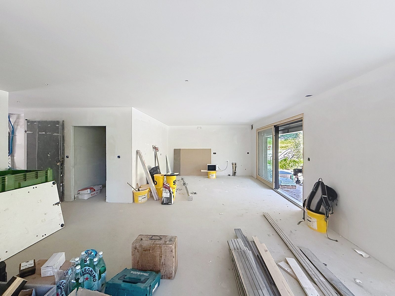 Pièce de l'appartement en construction